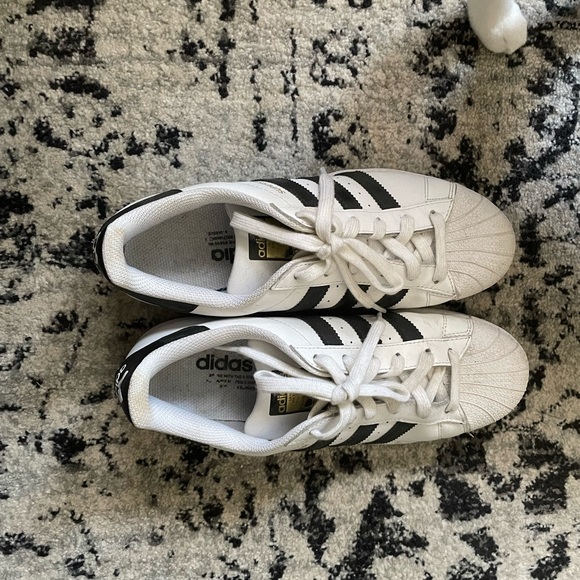 Adidas Superstar - Picture 2 of 5
